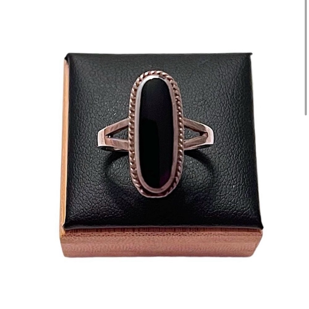 Elegant Black Silver Ring